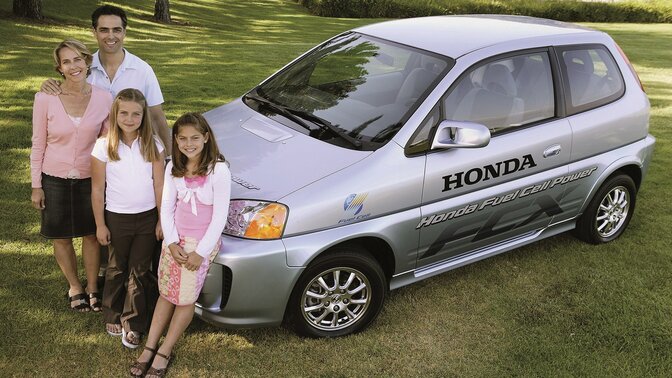 Pierwsza rodzina, która kupiła Hondę FCX.