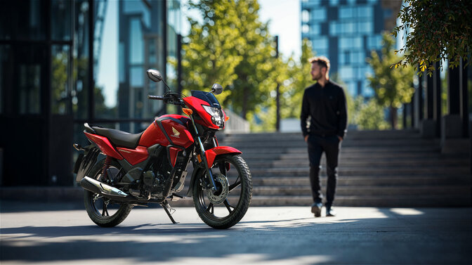 Honda CB125F - ujęcie statyczne w plenerze