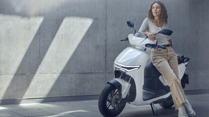 Honda Forza 350 - ujęcie statyczne w plenerze