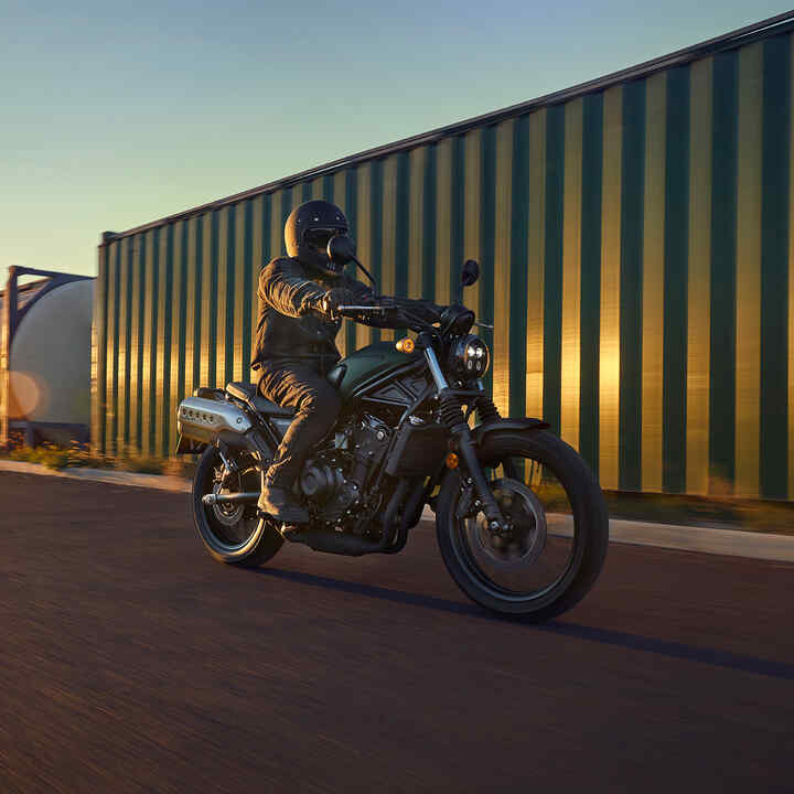 Honda CL500 na drodze