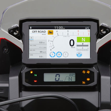 Honda Africa Twin - zbliżenie na wyświetlacz TFT z aplikacją Apple CarPlay®