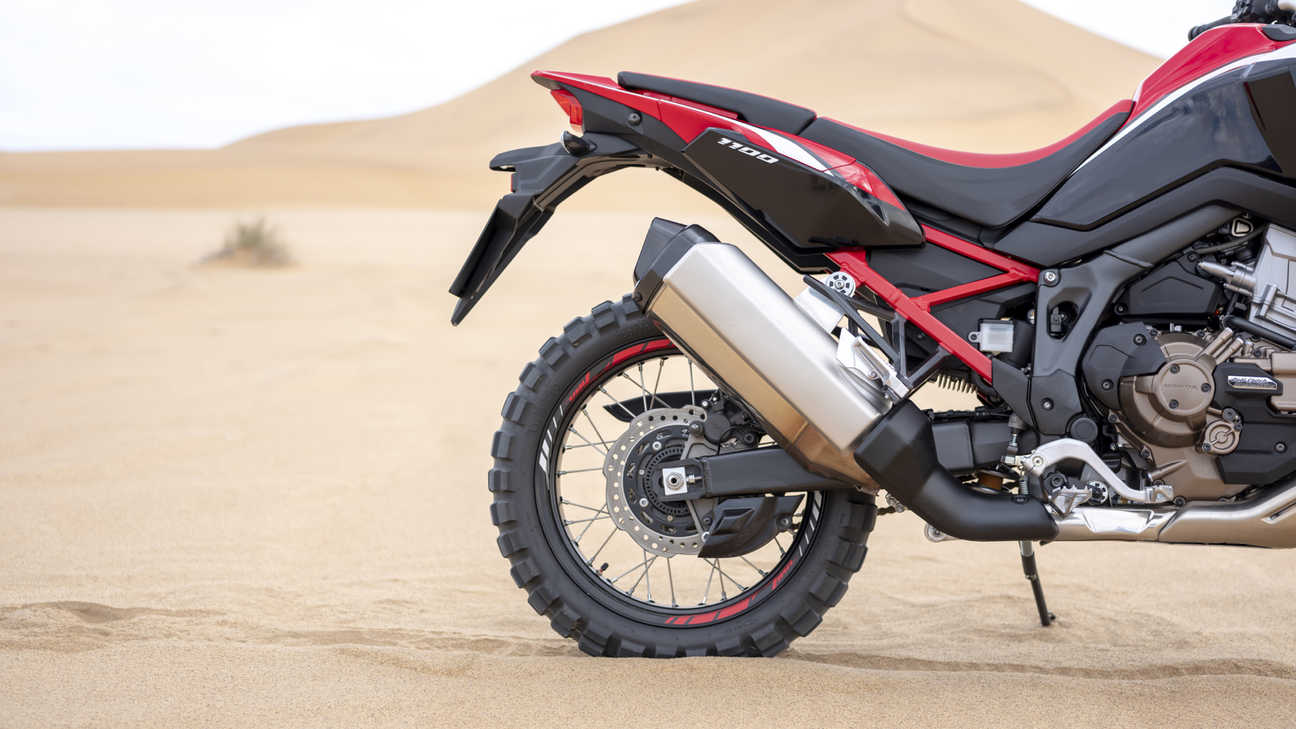 Honda Africa Twin - studyjne zdjęcie tylnego koła