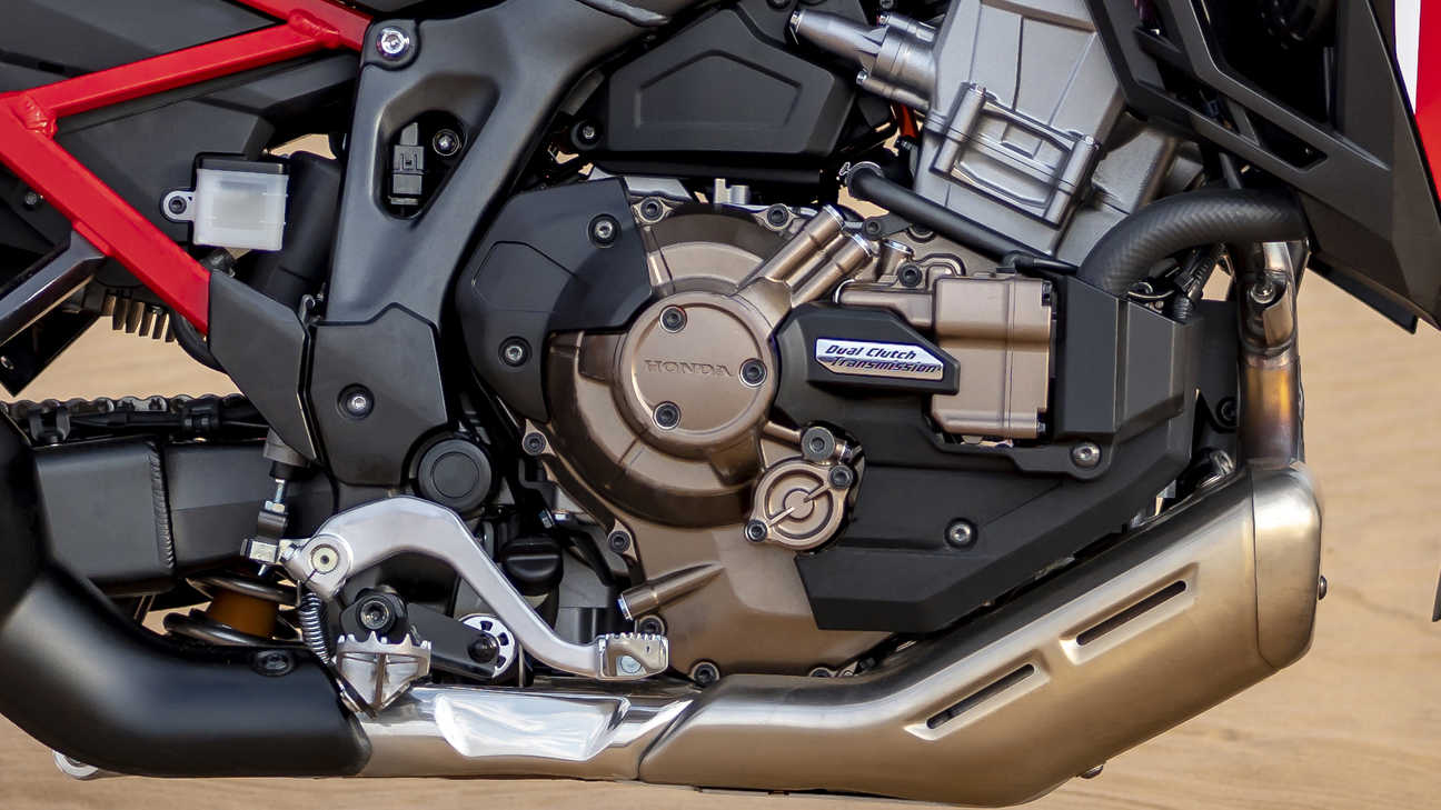 Honda Africa Twin - zbliżenie na lewą manetkę