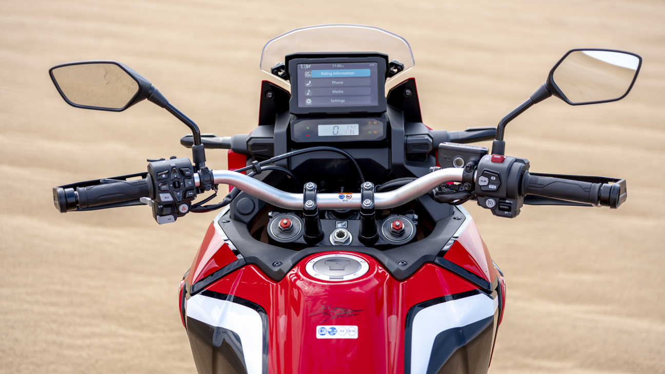 Honda Africa Twin - zbliżenie na kierowców