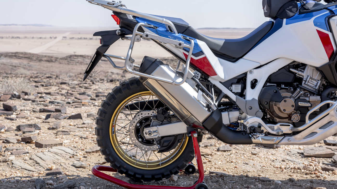 Honda Africa Twin Adventure Sports - zbliżenie na tylne koło