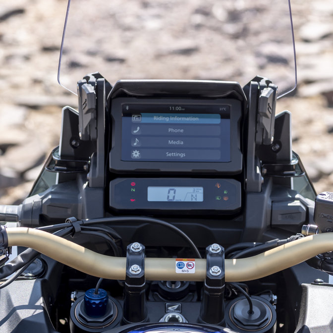 Honda Africa Twin Adventure Sports - zbliżenie na wskaźniki