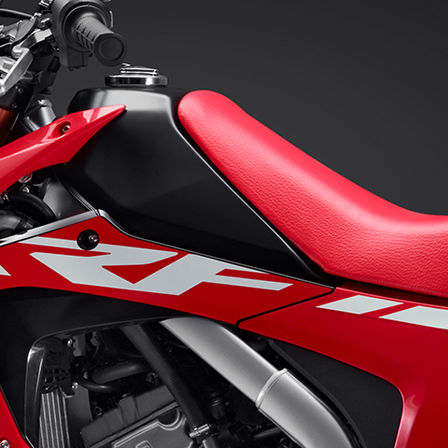 CRF250L - zbliżenie na zbiornik paliwa