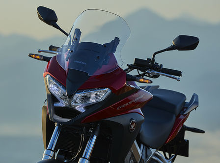 VFR800X, widok z lewej perspektywy