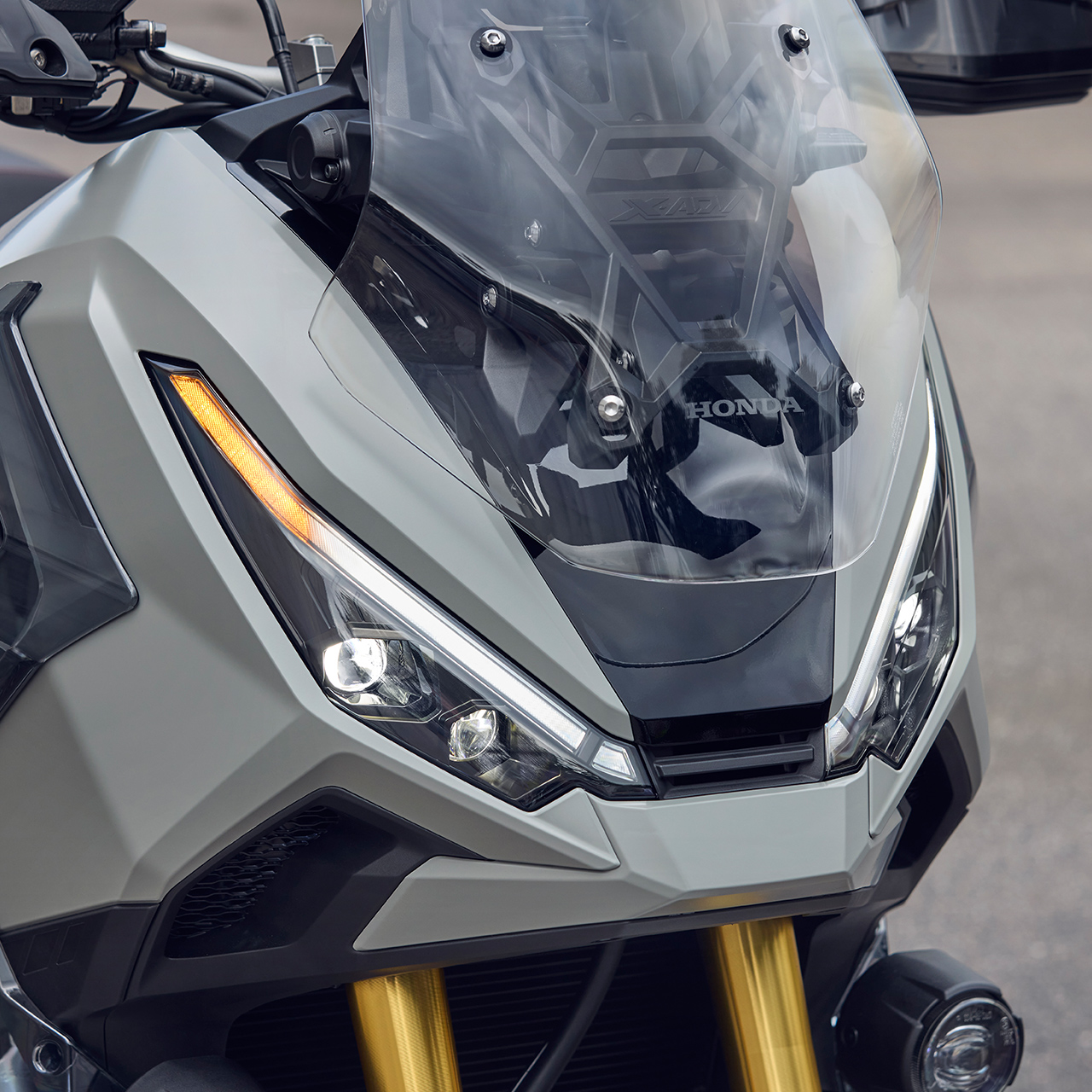 Podwójne reflektory projektorowe LED modelu X-ADV