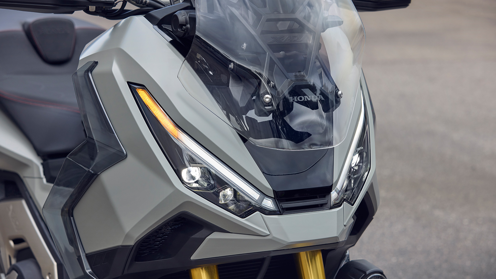 Podwójne reflektory projektorowe LED modelu X-ADV