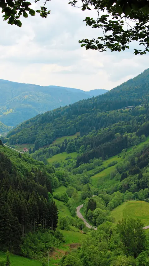 Autostrada wśród Alp - w pobliżu Garmisch-Partenkirchen