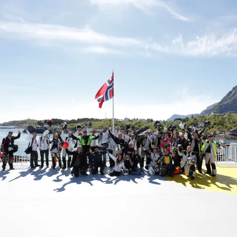Grupa motocyklistów na Islandii. 