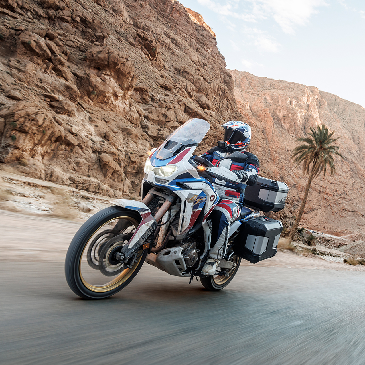 CRF1000 ATAS z pakietem turystycznym i kierowcą.