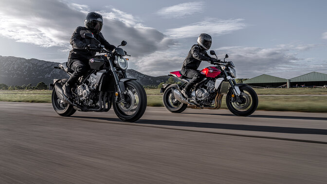 Honda C1000R z kierowcą na drodze