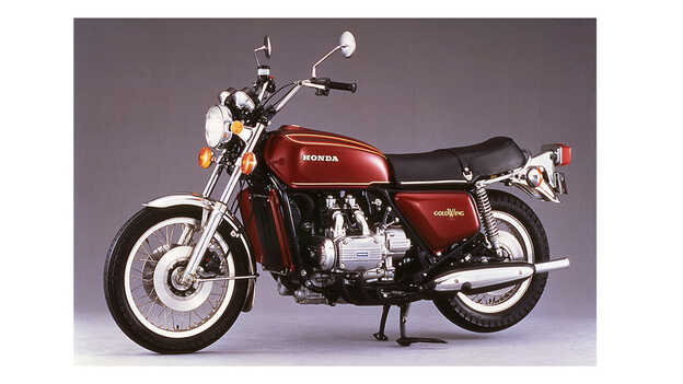 1982 - Połączony układ hamulcowy (CBS)