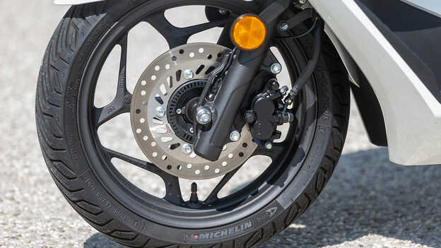 1992 - System zapobiegający blokowaniu kół podczas hamowania (ABS)