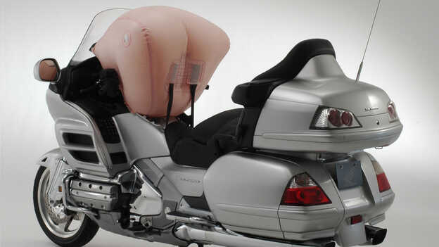 2006 - Pierwszy na świecie system motocyklowych poduszek powietrznych