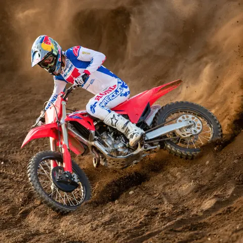 Honda CRF250R na torze motocrossowym