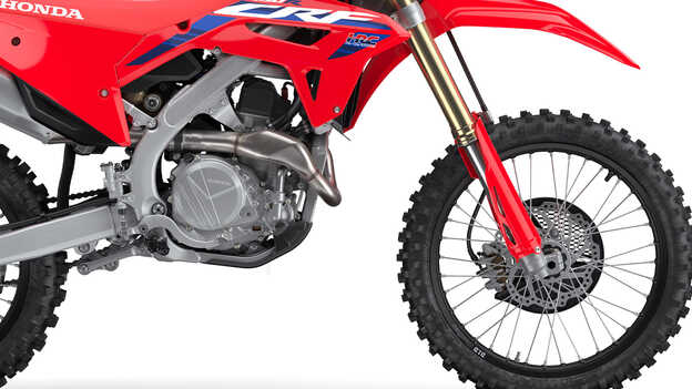 Honda CRF450R - wysoki moment przy niskich obrotach.