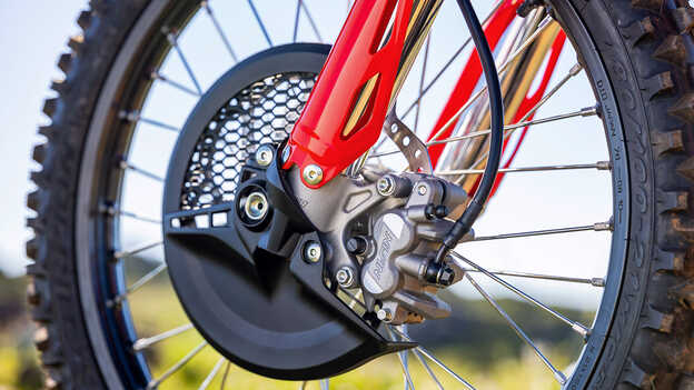 CRF250R - przedni zacisk hamulcowy oparty na wyścigowych rozwiązaniach działu HRC