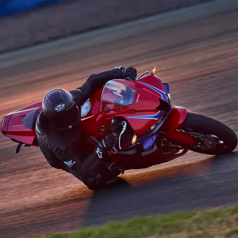 Kask Kabuto do motocykla CBR600RR na rok modelowy 2025