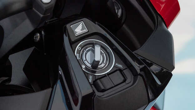 5-calowy wyświetlacz TFT, Honda RoadSync i Smart Key