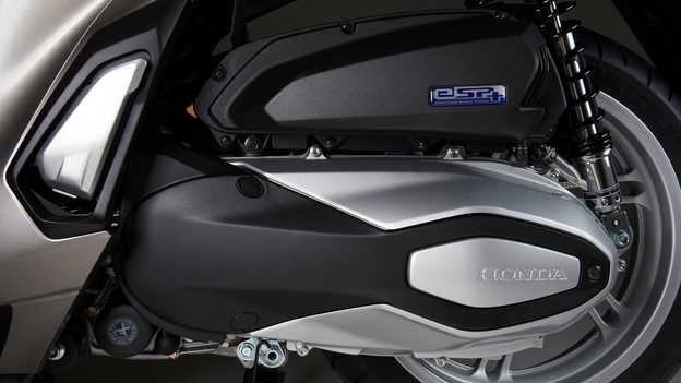 Honda SH350i - Mocniejszy 4‑zaworowy silnik SOHC chłodzony cieczą