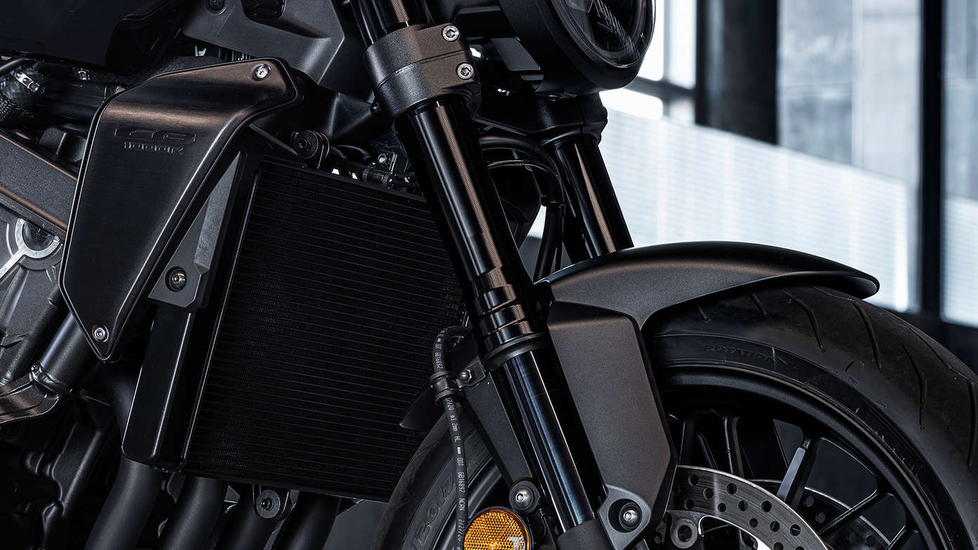 CB1000R Black Edition, całkowicie czarne przednie zawieszenie