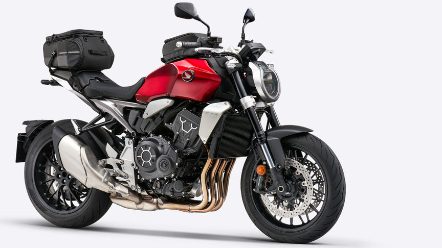 Honda CB1000R - ujęcie przedstawiające motocykl z akcesoriami z przedniej perspektywy.