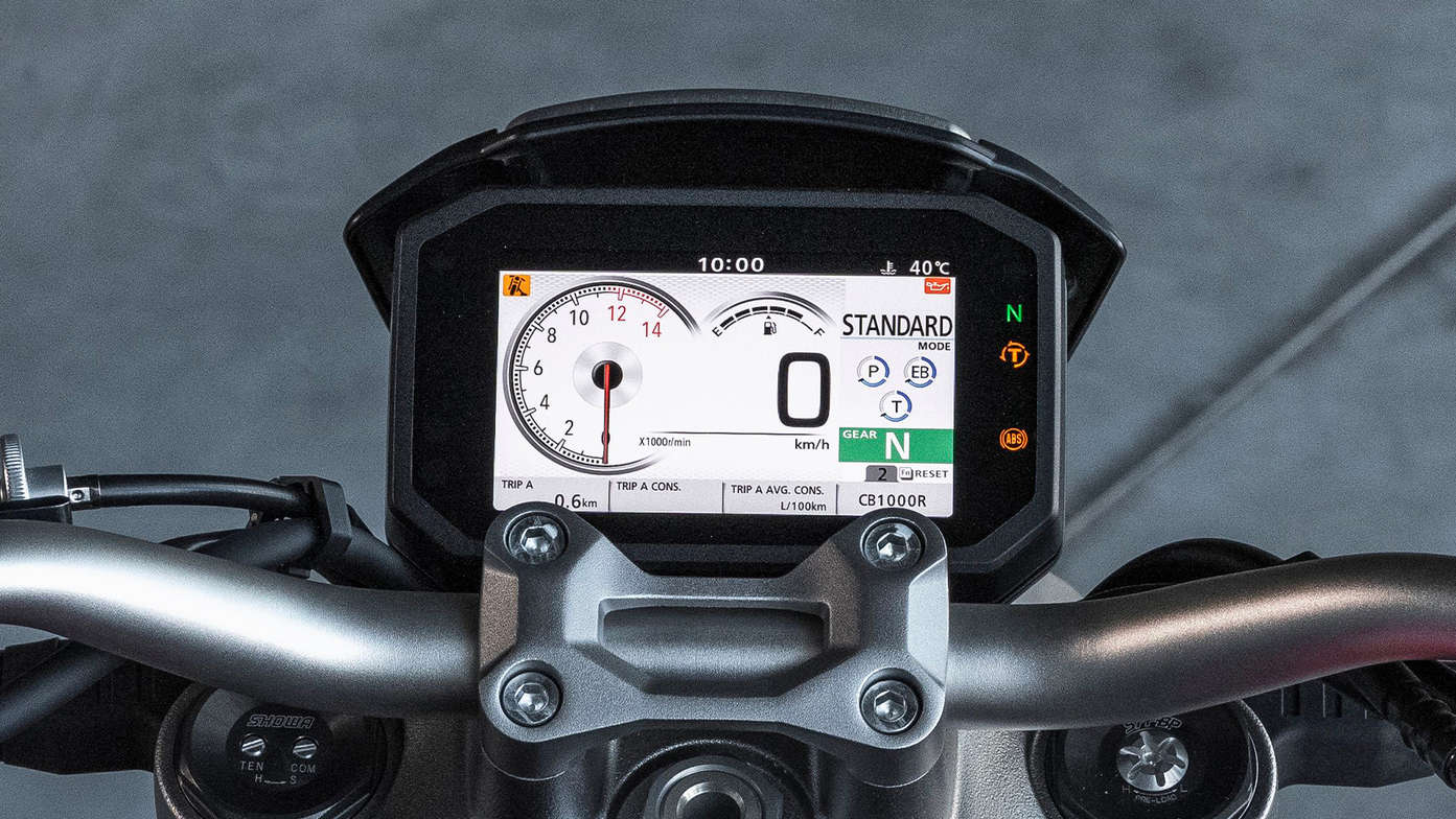 Honda CB1000R, 5-calowy ekran TFT z systemem głosowego sterowania smartfonem