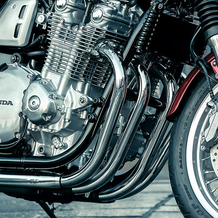 Zbliżenie na silnik motocykla Honda CB1100EX.
