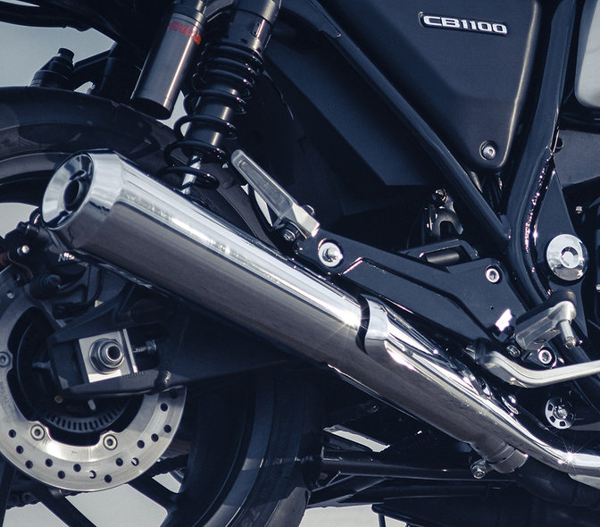 Zbliżenie na silnik motocykla Honda CB1100 RS.