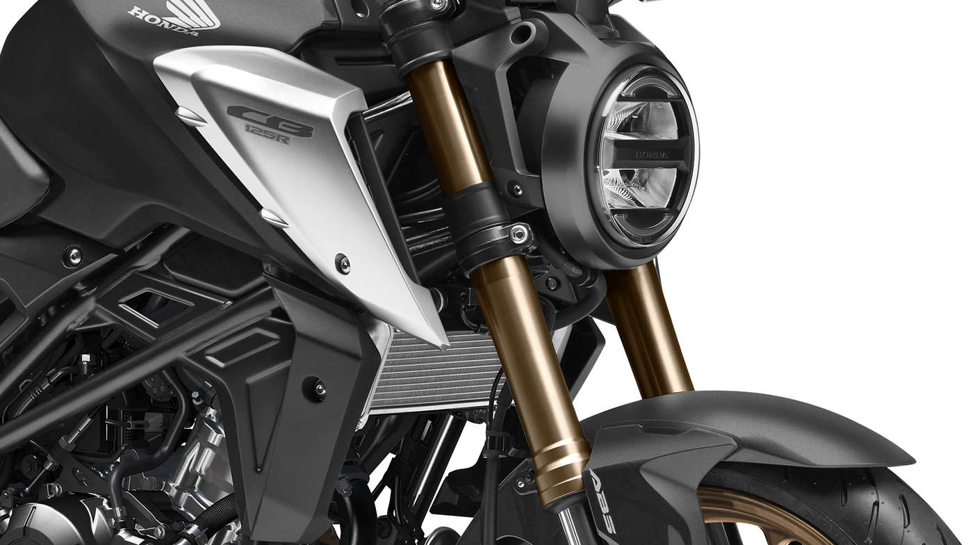 Honda CB125R, 41-milimetrowy widelec Showa Big Piston (SFF-BP) z osobną regulacją napięcia wstępnego, dobicia i odbicia