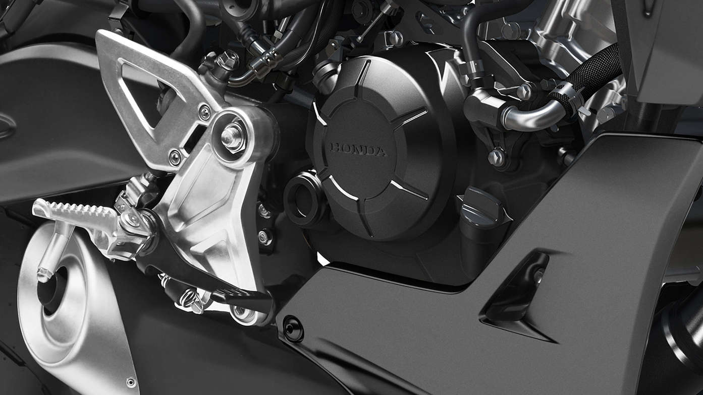 Honda CB125R, mocniejszy jednocylindrowy 4-zaworowy silnik DOHC chłodzony wodą