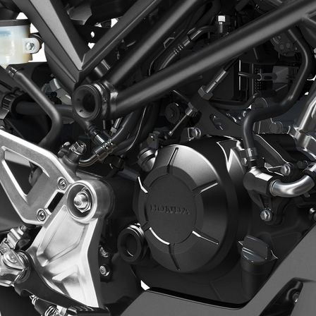 Honda CB125R, zbliżenie na silnik, zdjęcie studyjne