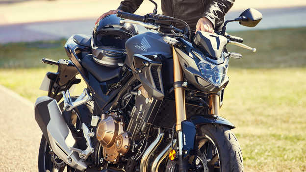 CB500F – agresywna stylistyka motocykla typu naked i nowa grafika