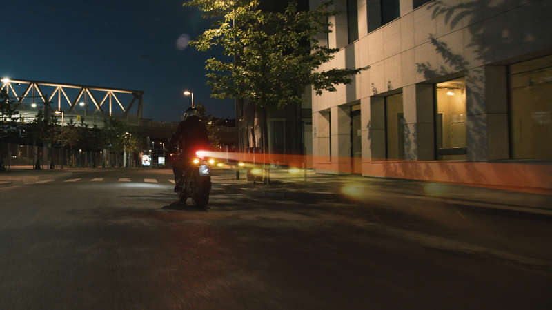 CB650R neo-sports-cafe, SYSTEM SYGNALIZACJI AWARYJNEGO HAMOWANIA