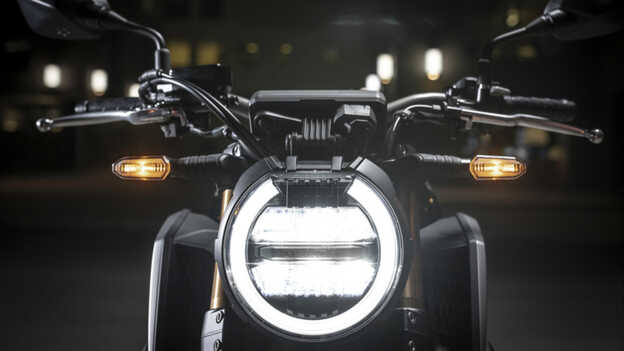 system świateł w motocyklu CB650R.