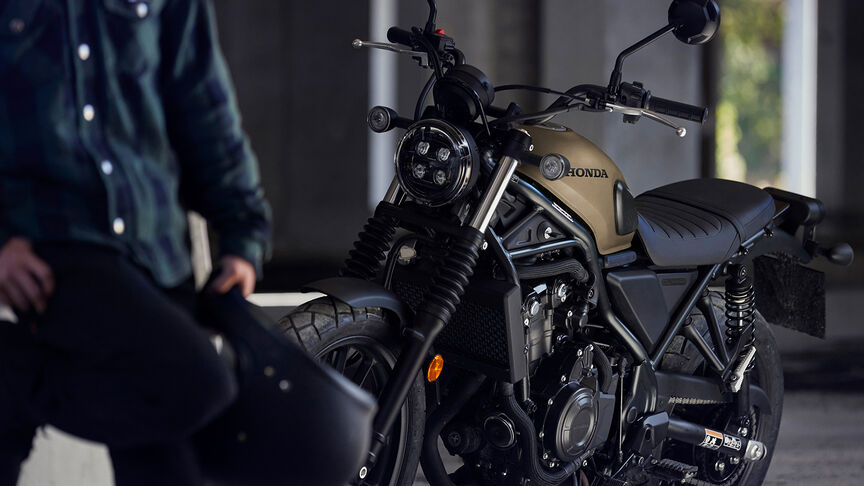 Honda CL500 w plenerze.