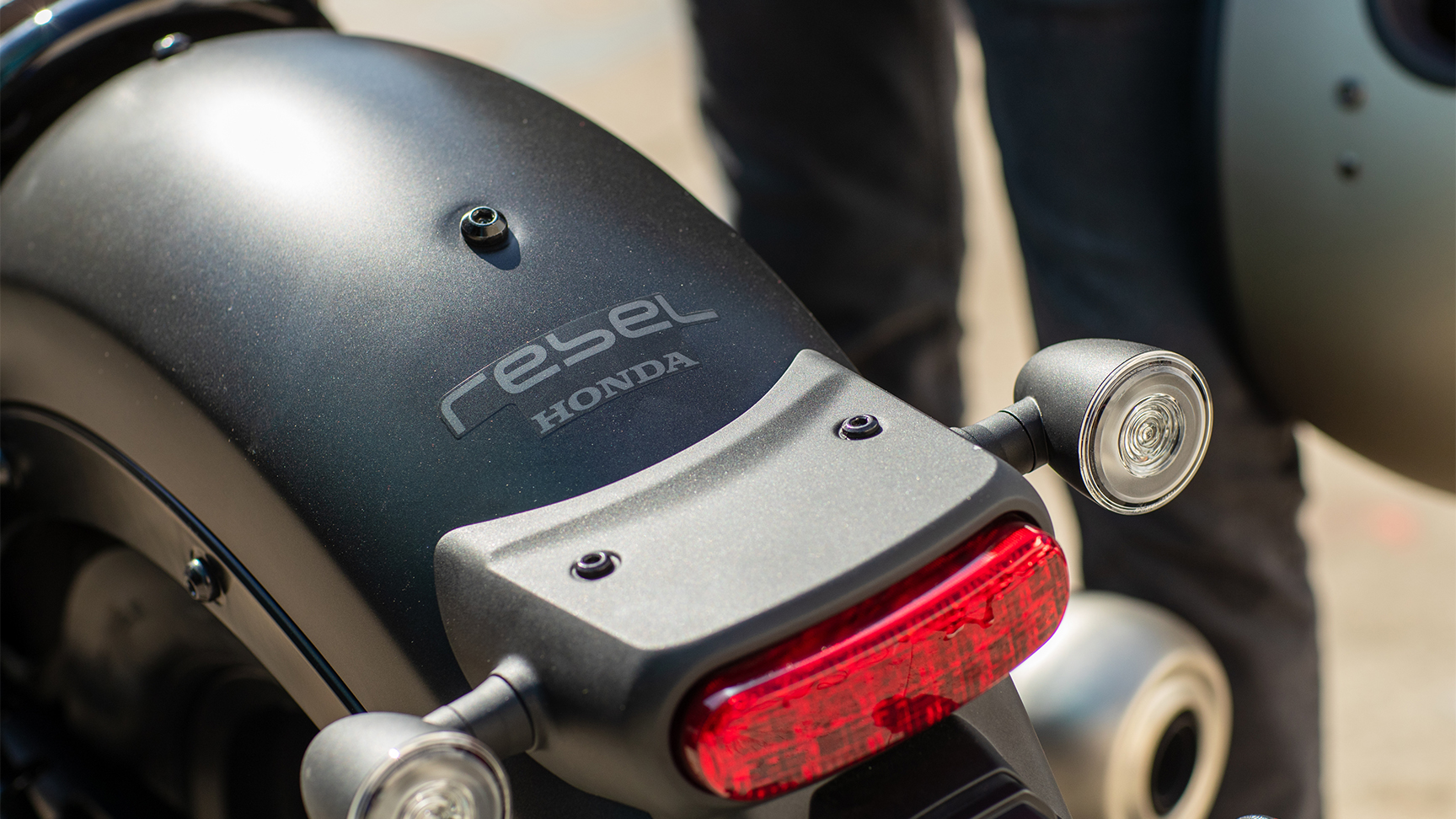 CMX500 Rebel z dwoma motocyklistami