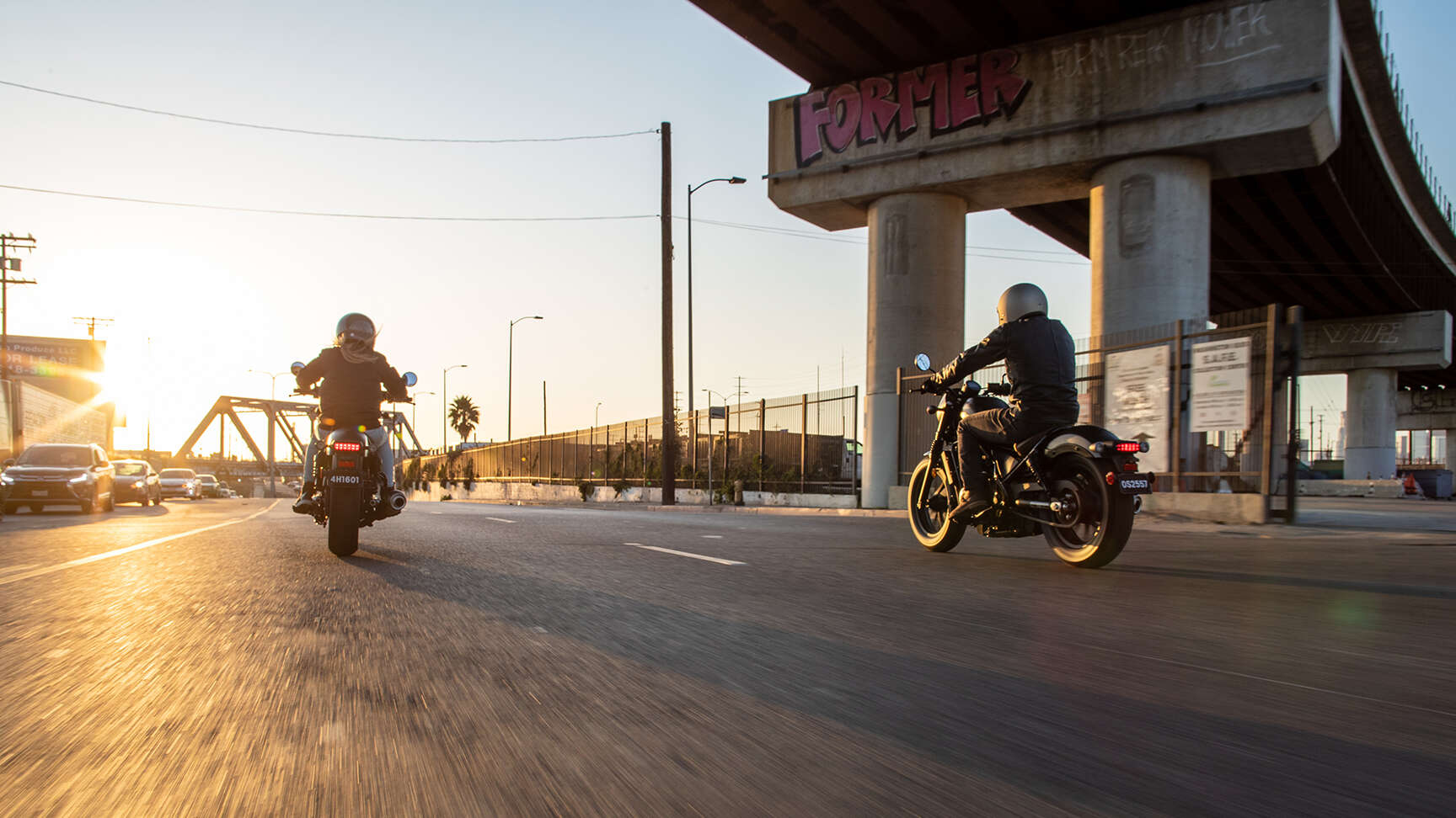 CMX500 Rebel z dwoma motocyklistami