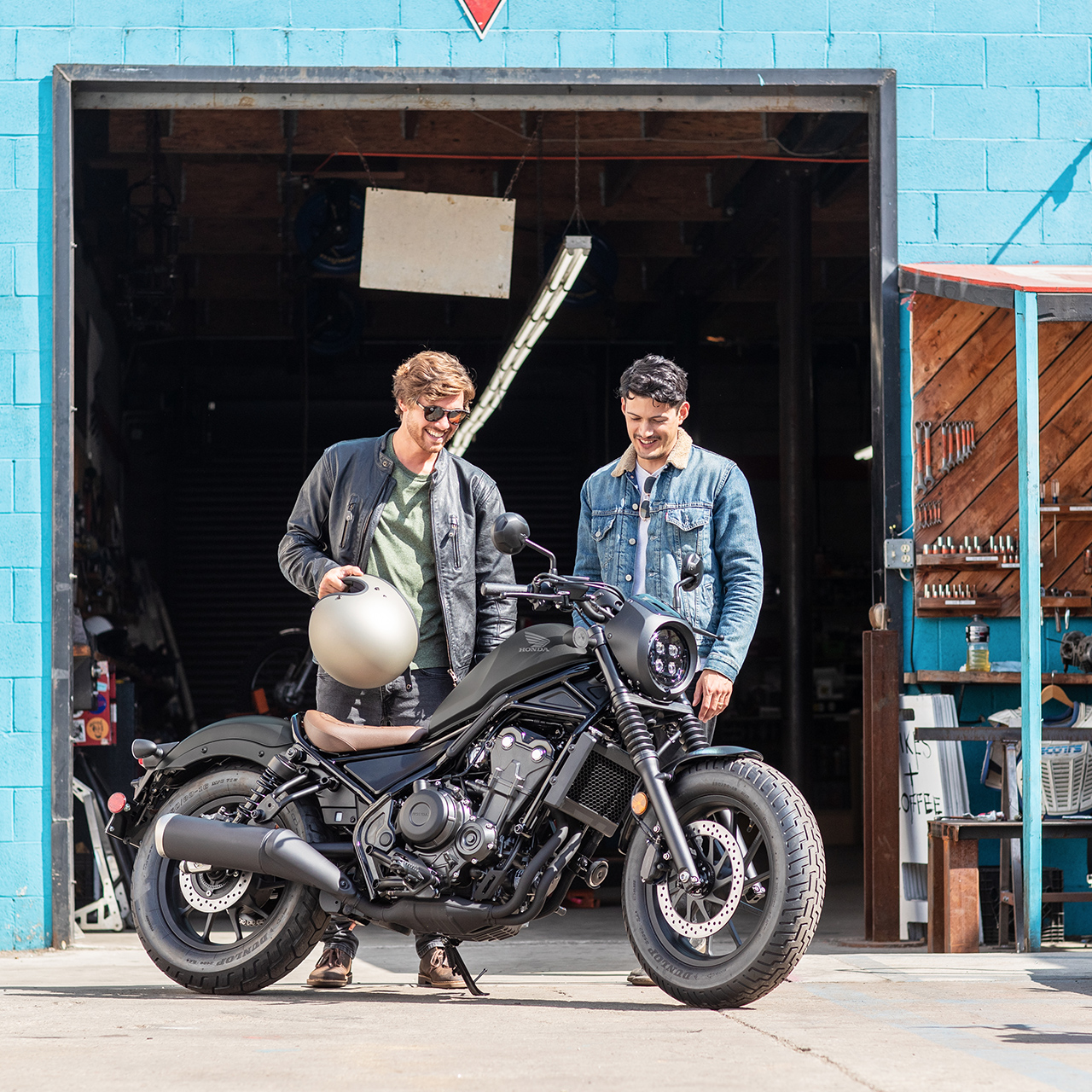 CMX500 Rebel z dwoma motocyklistami