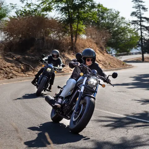 CMX500 Rebel - dwóch motocyklistów