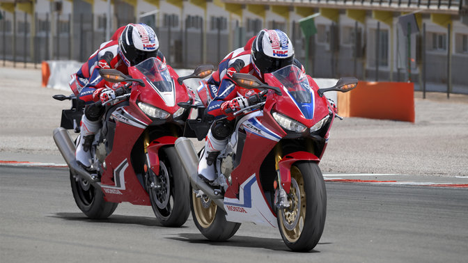 Honda CBR1000RR Fireblade i Honda CBR1000RR Fireblade SP na torze.