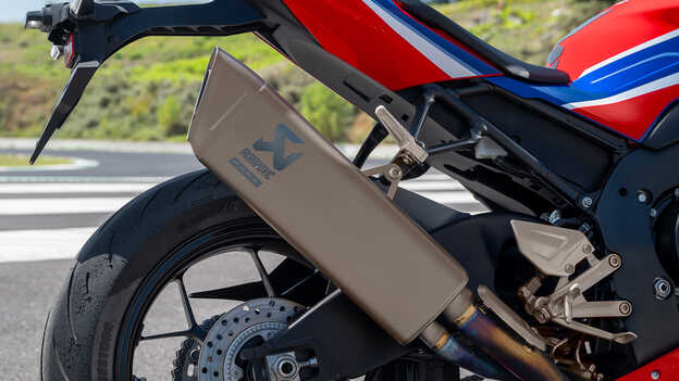 Honda CBR1000RR-R Fireblade z wydajnym, lekkim, tytanowym tłumikiem Akrapovic