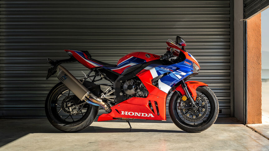 Honda CBR1000RR-R Fireblade eksponująca swoją mistrzowską aerodynamikę