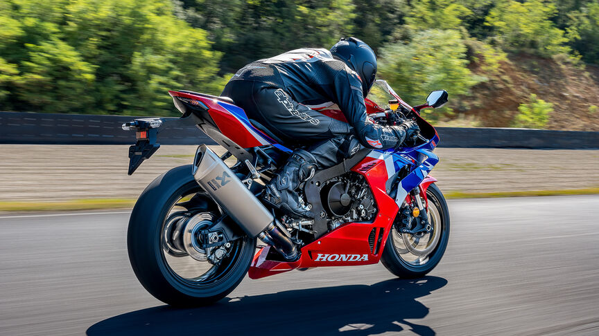 Honda CBR1000RR-R Fireblade eksponująca swoją mistrzowską aerodynamikę