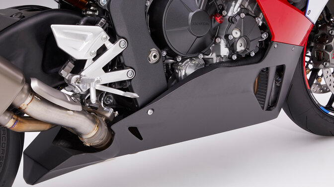 Honda CBR1000RR-R Fireblade, dolna osłona z włókna węglowego