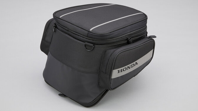 Honda CBR1000RR-R Fireblade, torba na tylne siedzenie