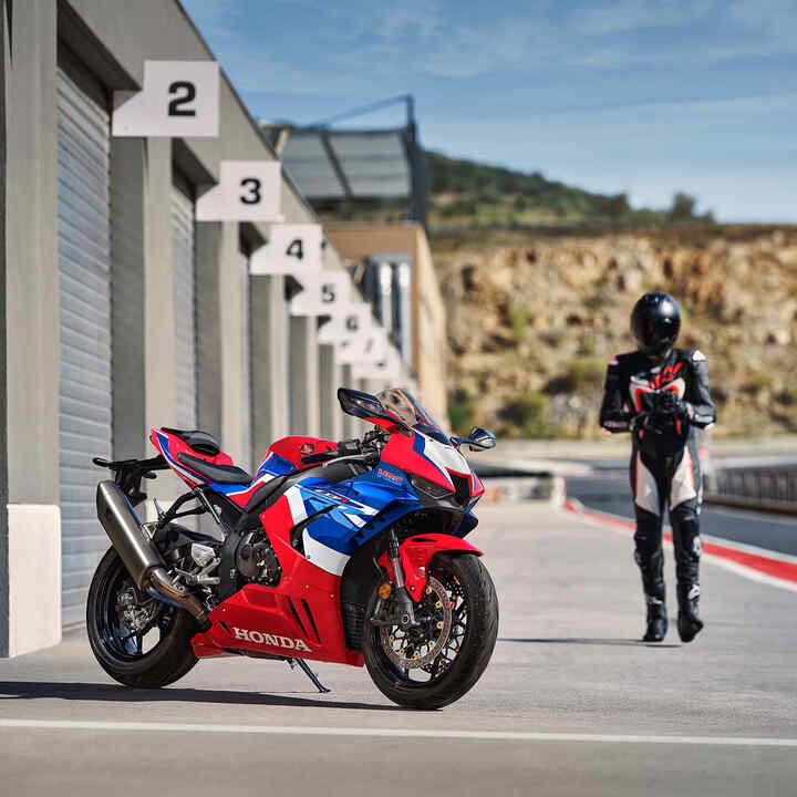 Honda CBR1000RR-R Fireblade z układem wydechowym Akrapovic